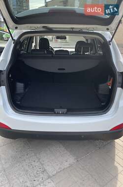 Внедорожник / Кроссовер Hyundai ix35 2011 в 