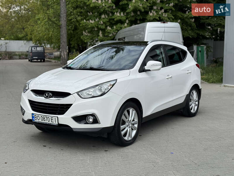 Позашляховик / Кросовер Hyundai ix35 2012 в 