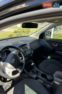 Позашляховик / Кросовер Hyundai ix35 2013 в 
