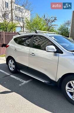 Позашляховик / Кросовер Hyundai ix35 2012 в 