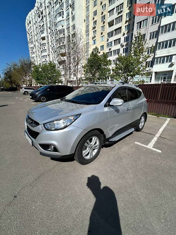 Позашляховик / Кросовер Hyundai ix35 2012 в 