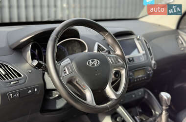Внедорожник / Кроссовер Hyundai ix35 2011 в 