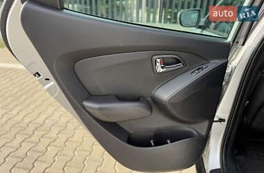 Внедорожник / Кроссовер Hyundai ix35 2011 в 