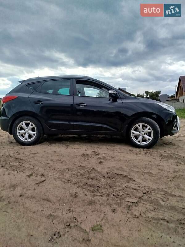 Внедорожник / Кроссовер Hyundai ix35 2010 в Каменке-Бугской