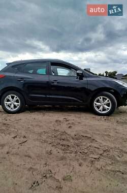 Внедорожник / Кроссовер Hyundai ix35 2010 в 