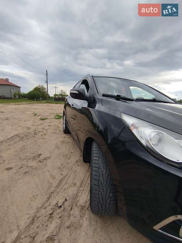 Внедорожник / Кроссовер Hyundai ix35 2010 в Каменке-Бугской