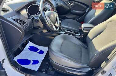 Внедорожник / Кроссовер Hyundai ix35 2012 в 