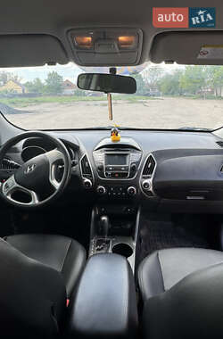 Внедорожник / Кроссовер Hyundai ix35 2011 в 