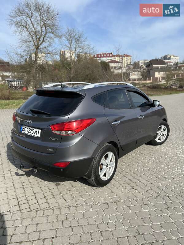 Внедорожник / Кроссовер Hyundai ix35 2011 в 
