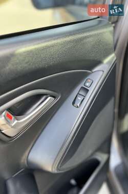 Внедорожник / Кроссовер Hyundai ix35 2011 в 