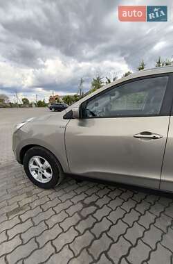 Внедорожник / Кроссовер Hyundai ix35 2010 в 