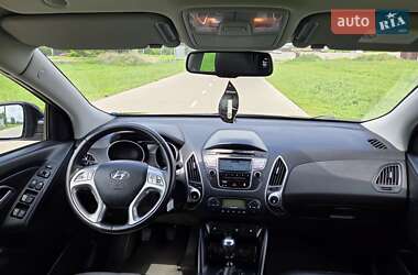 Внедорожник / Кроссовер Hyundai ix35 2012 в 