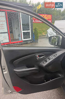 Позашляховик / Кросовер Hyundai ix35 2011 в 