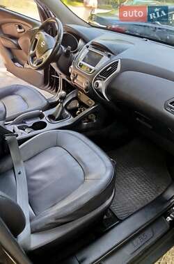 Внедорожник / Кроссовер Hyundai ix35 2012 в 