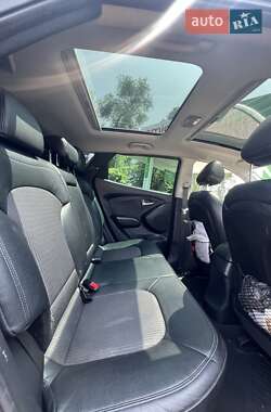 Внедорожник / Кроссовер Hyundai ix35 2011 в 