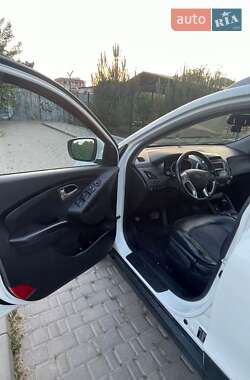 Внедорожник / Кроссовер Hyundai ix35 2011 в 