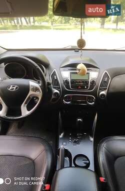 Позашляховик / Кросовер Hyundai ix35 2010 в 