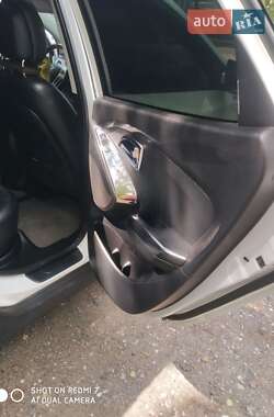 Позашляховик / Кросовер Hyundai ix35 2010 в 