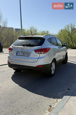 Позашляховик / Кросовер Hyundai ix35 2011 в 