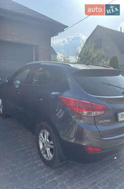 Внедорожник / Кроссовер Hyundai ix35 2010 в 