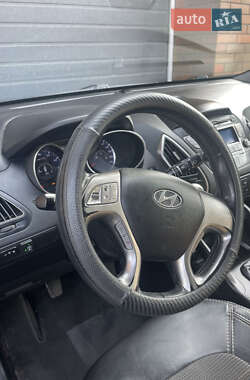 Внедорожник / Кроссовер Hyundai ix35 2010 в 