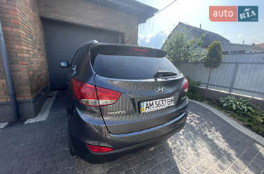 Внедорожник / Кроссовер Hyundai ix35 2010 в 