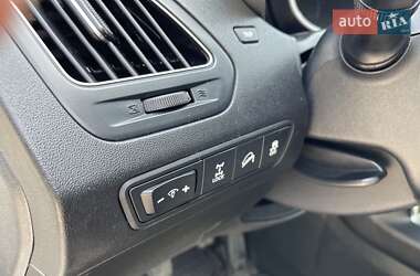 Внедорожник / Кроссовер Hyundai ix35 2011 в 