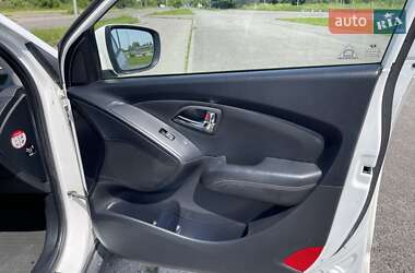 Внедорожник / Кроссовер Hyundai ix35 2011 в 