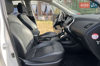 Внедорожник / Кроссовер Hyundai ix35 2012 в 