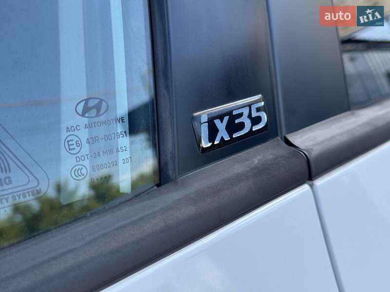 Позашляховик / Кросовер Hyundai ix35 2010 в Сумах