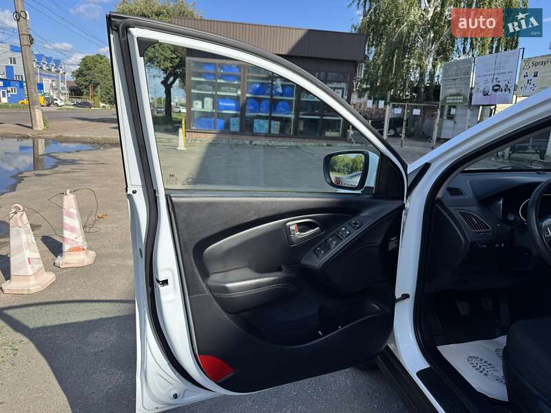 Позашляховик / Кросовер Hyundai ix35 2010 в Сумах