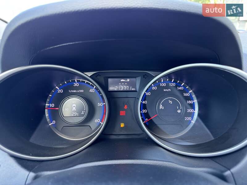 Позашляховик / Кросовер Hyundai ix35 2010 в Сумах