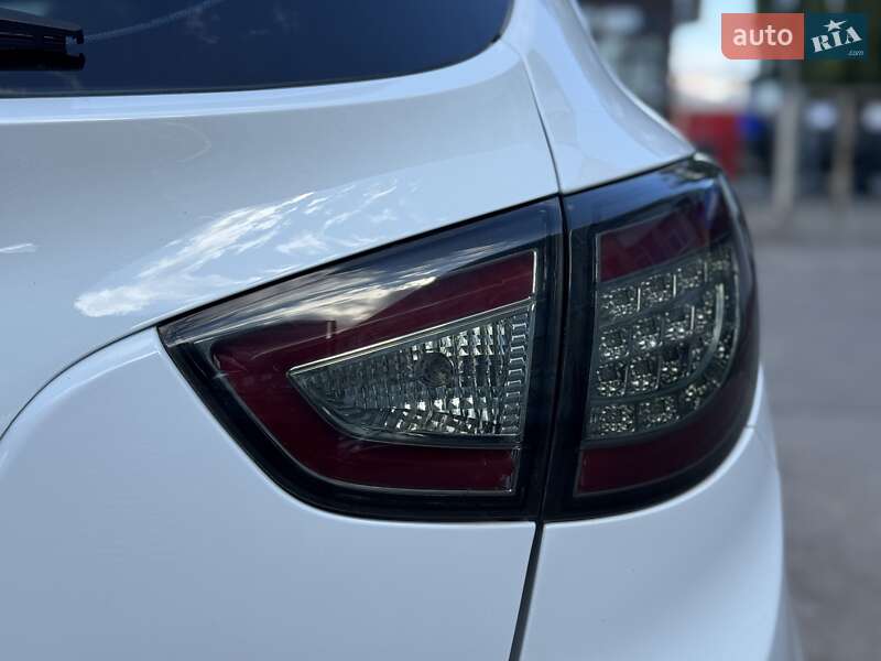 Позашляховик / Кросовер Hyundai ix35 2010 в Сумах