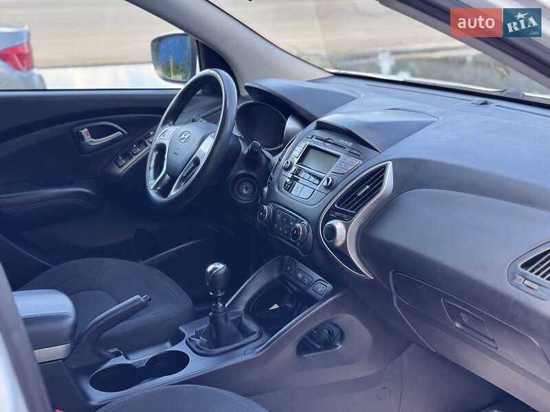 Позашляховик / Кросовер Hyundai ix35 2010 в Сумах
