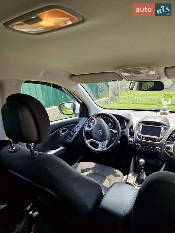Внедорожник / Кроссовер Hyundai ix35 2011 в Чернигове