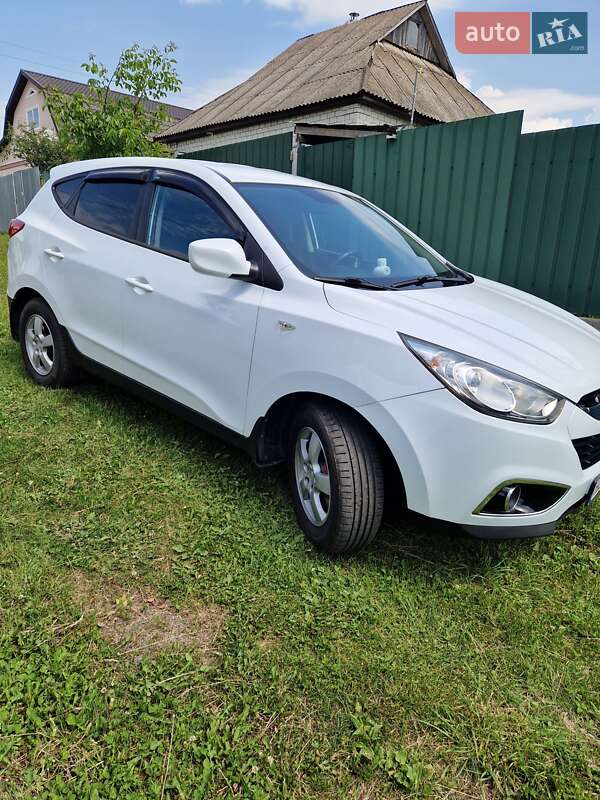 Внедорожник / Кроссовер Hyundai ix35 2011 в Чернигове