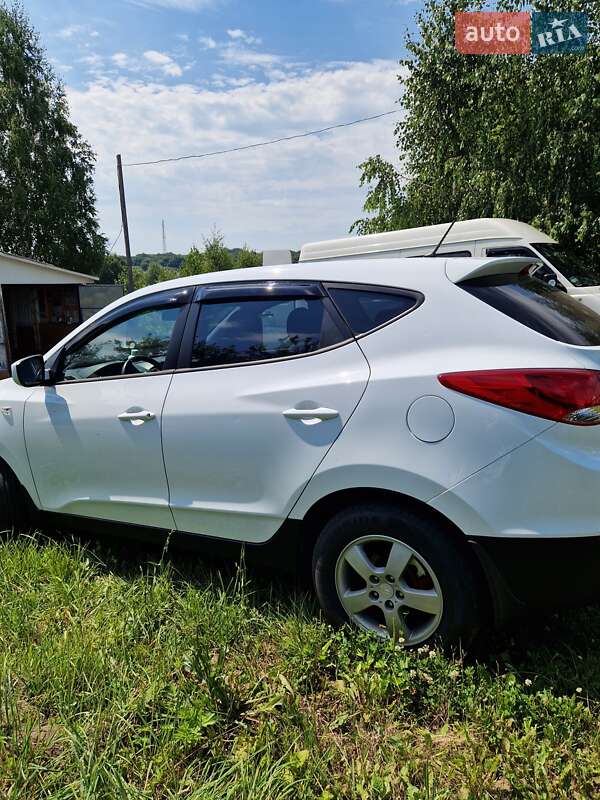 Внедорожник / Кроссовер Hyundai ix35 2011 в Чернигове