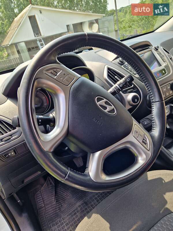 Внедорожник / Кроссовер Hyundai ix35 2011 в Чернигове