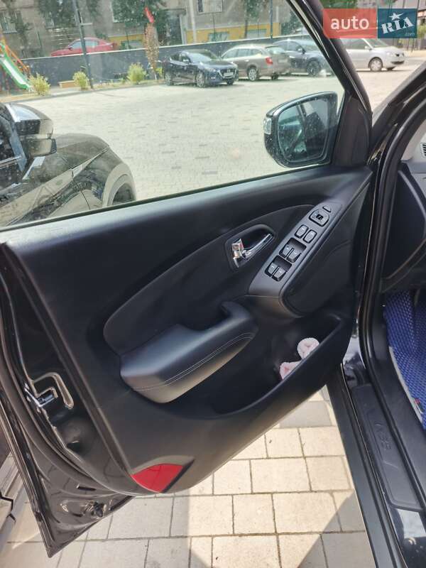 Внедорожник / Кроссовер Hyundai ix35 2010 в Виннице