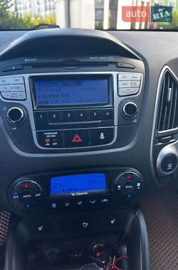 Внедорожник / Кроссовер Hyundai ix35 2010 в 