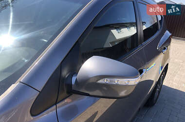 Позашляховик / Кросовер Hyundai ix35 2014 в 