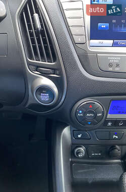 Позашляховик / Кросовер Hyundai ix35 2014 в 