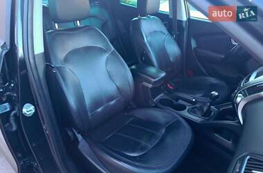 Внедорожник / Кроссовер Hyundai ix35 2010 в 