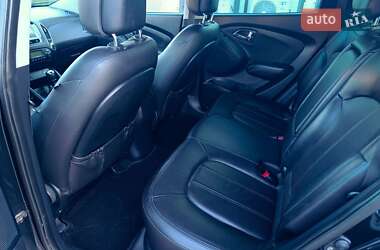 Внедорожник / Кроссовер Hyundai ix35 2010 в 