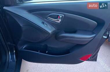 Внедорожник / Кроссовер Hyundai ix35 2010 в 