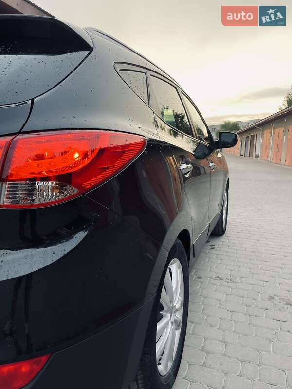 Внедорожник / Кроссовер Hyundai ix35 2010 в Каменец-Подольском