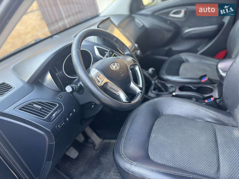 Внедорожник / Кроссовер Hyundai ix35 2011 в Старой Синяве