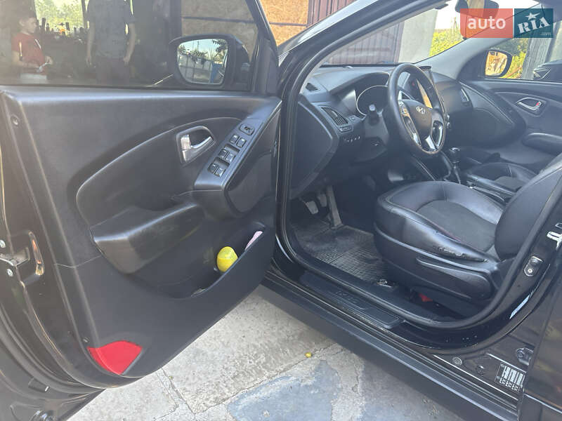 Внедорожник / Кроссовер Hyundai ix35 2011 в Старой Синяве