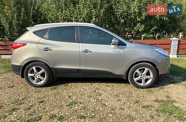 Внедорожник / Кроссовер Hyundai ix35 2010 в 