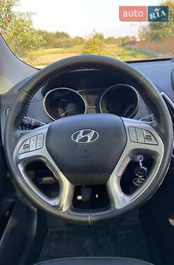 Внедорожник / Кроссовер Hyundai ix35 2010 в 